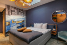 Mooi behangprint in een budget kamer in Hotel Marktstad