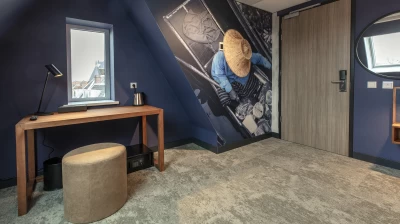 Bureau om aan te werken in de comfort kamer van Hotel Marktstad in Schagen