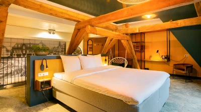 Deluxe Suite in Hotel Marktstad met King Size bed en houten balken