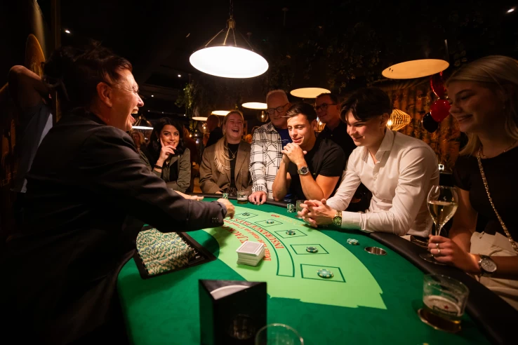 Waag een gokje in de Las Vegas-casinozaal met o.a. roulette, blackjack en poker