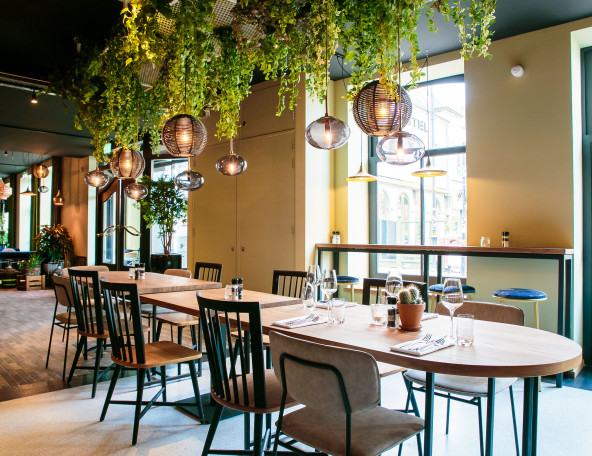 Een gedekte tafel in Grand Cafe De Ooievaar